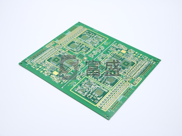 汽车中控PCB对比：选pcb厂家还是电路板工厂？